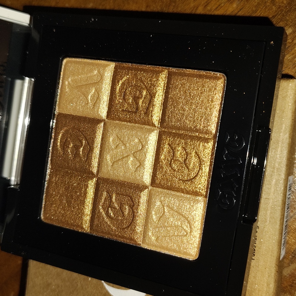 GXVE BY GWEN STEFANI Check My Glow Multi-dimensional Illuminating Talc-Free High